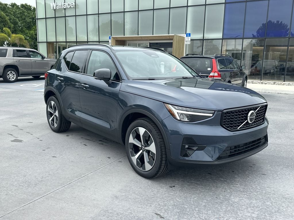 2026 Volvo XC40 B5 Plus
