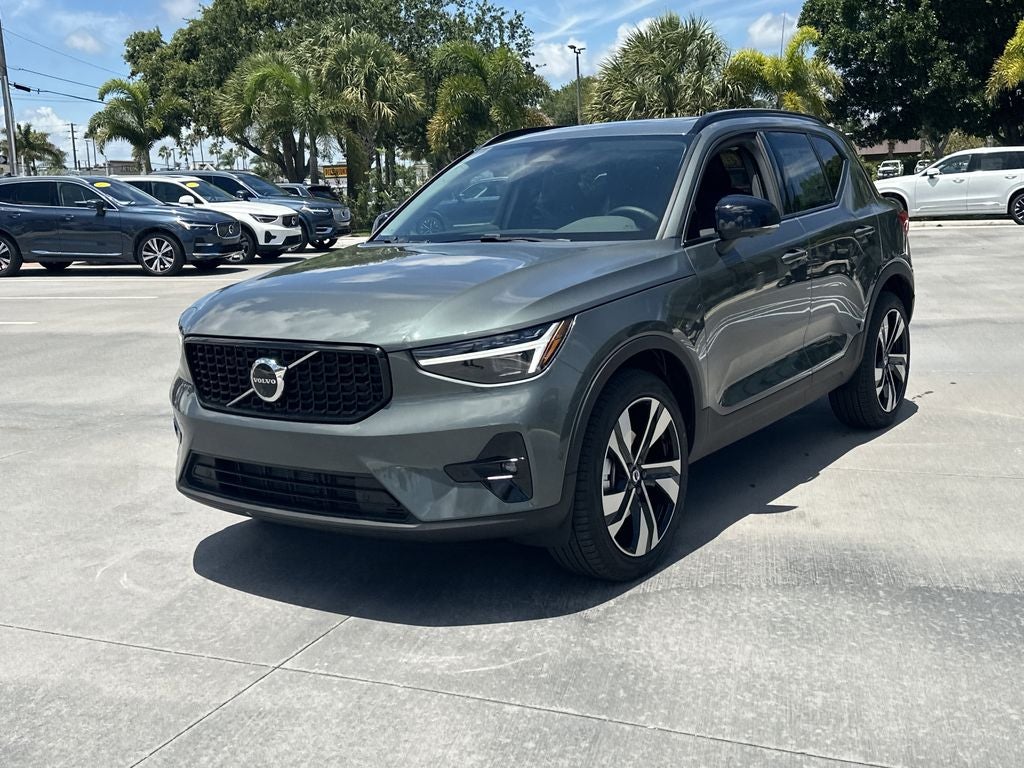 2026 Volvo XC40 B5 Plus