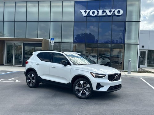 2026 Volvo XC40 B5 Plus