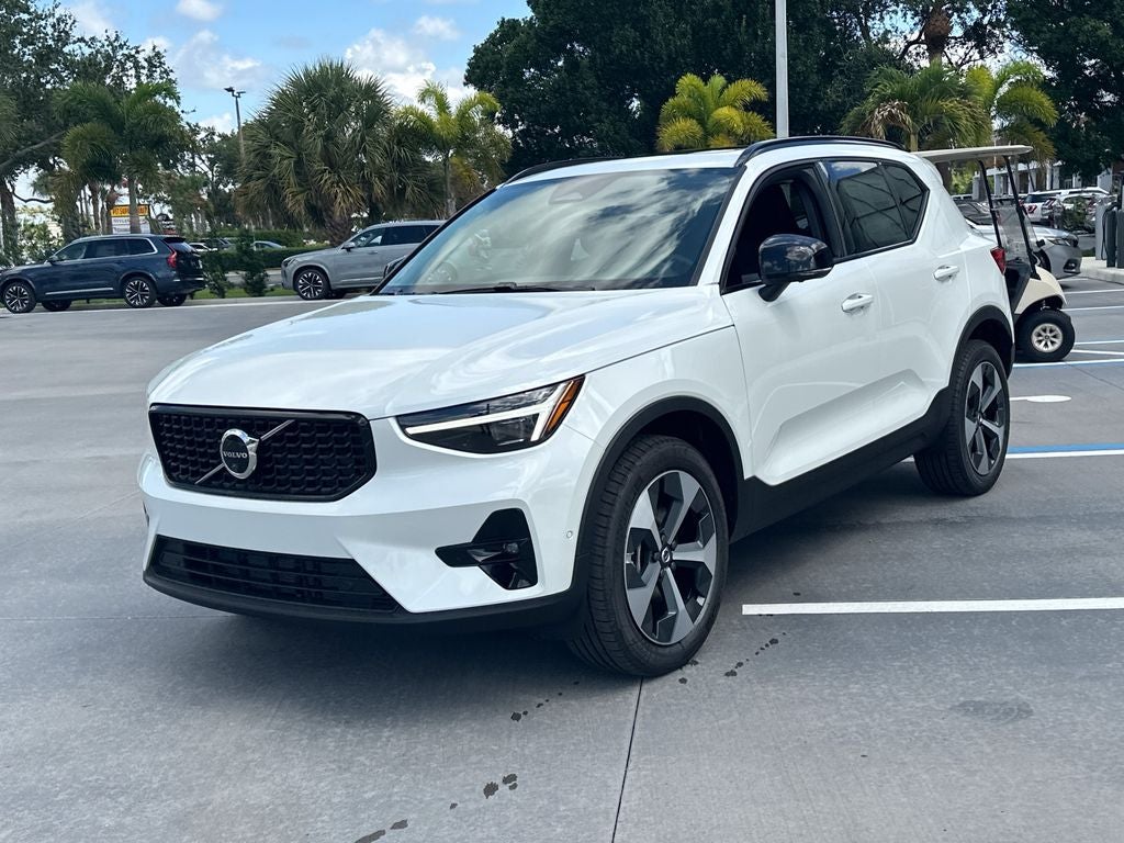 2026 Volvo XC40 B5 Plus