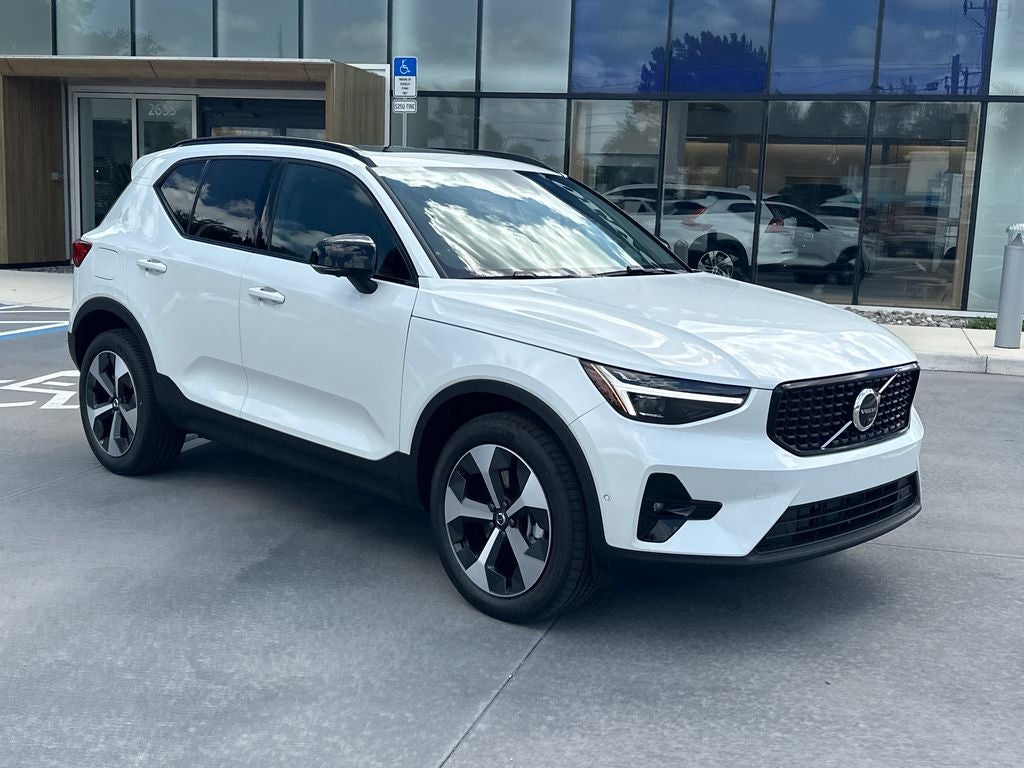 2026 Volvo XC40 B5 Plus