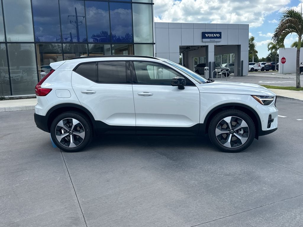 2026 Volvo XC40 B5 Plus