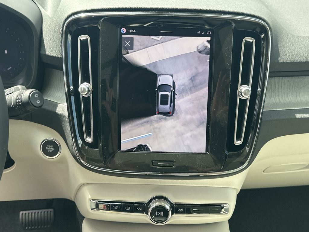 2026 Volvo XC40 B5 Plus