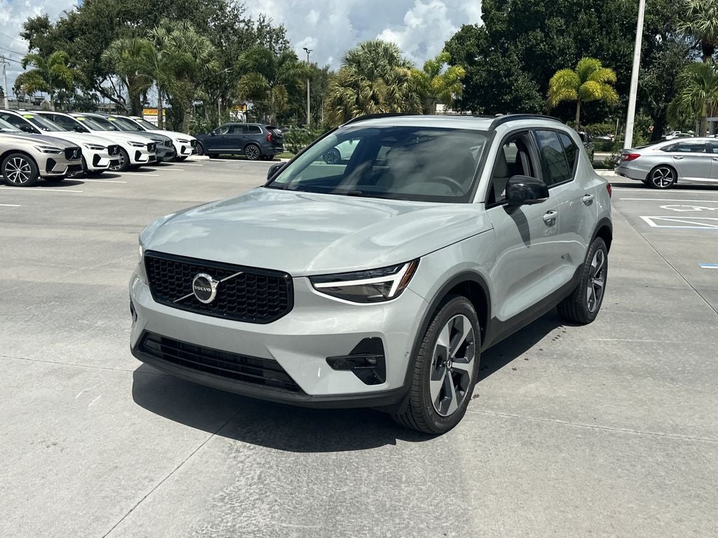 2026 Volvo XC40 B5 Plus