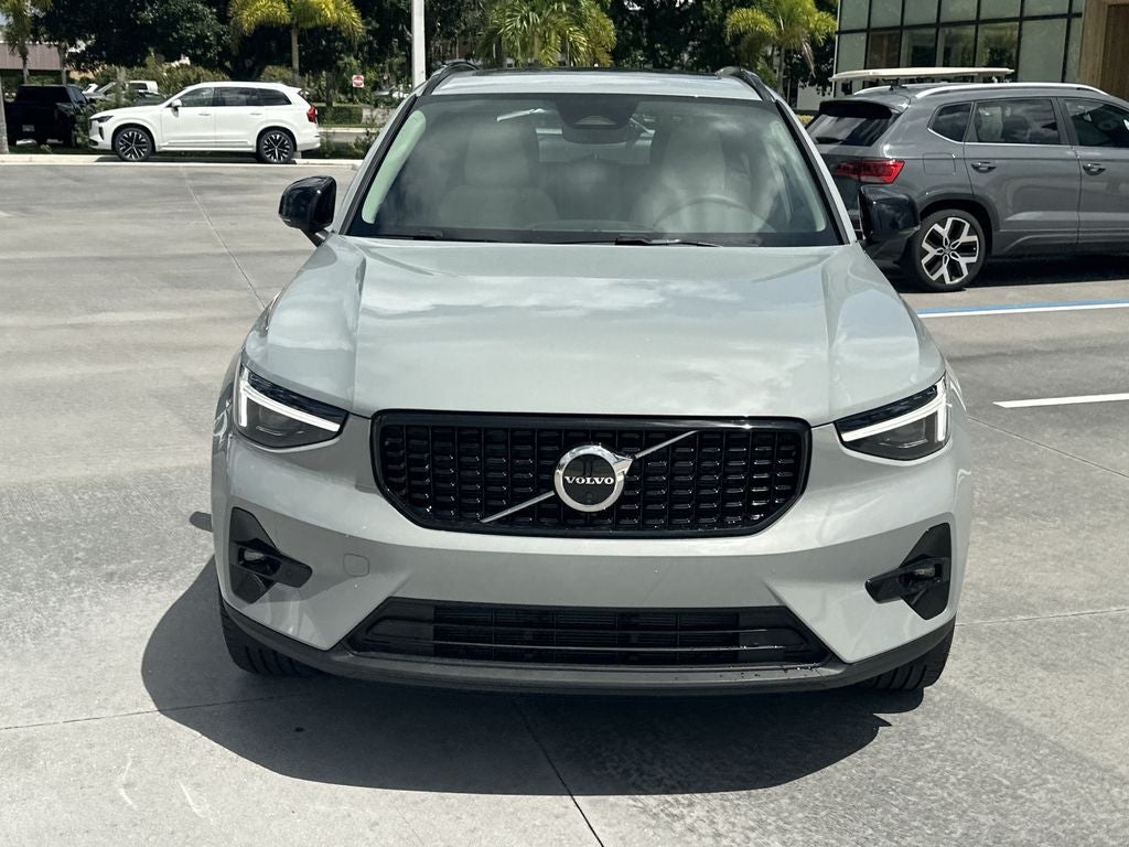 2026 Volvo XC40 B5 Plus