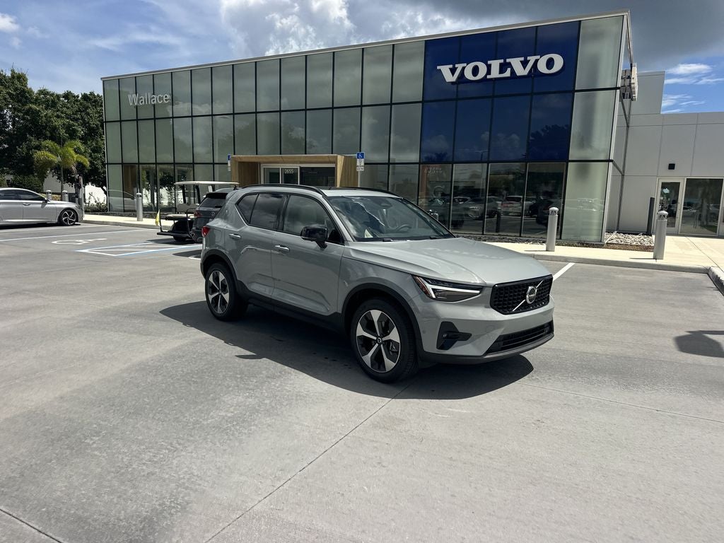 2026 Volvo XC40 B5 Plus
