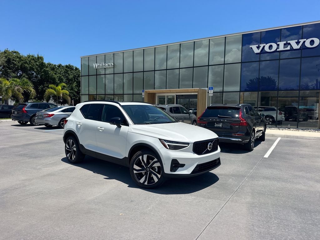 2026 Volvo XC40 B5 Plus