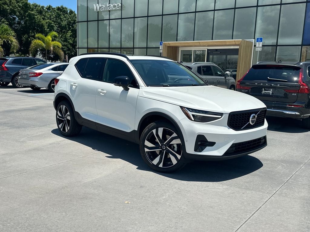 2026 Volvo XC40 B5 Plus