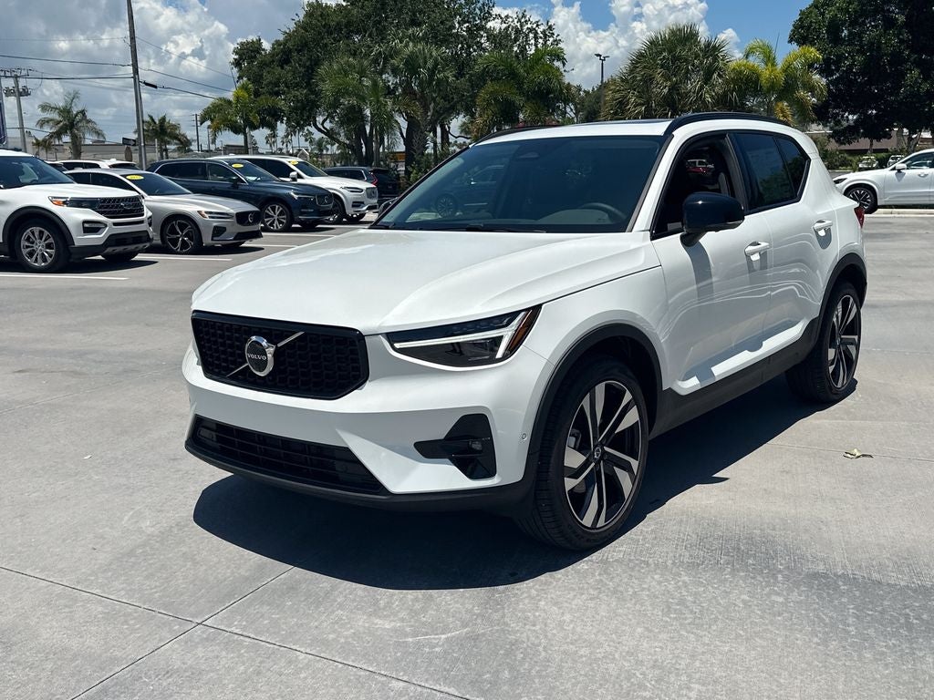 2026 Volvo XC40 B5 Plus