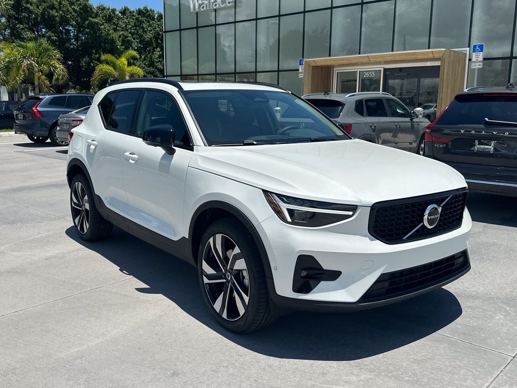 2026 Volvo XC40 B5 Plus