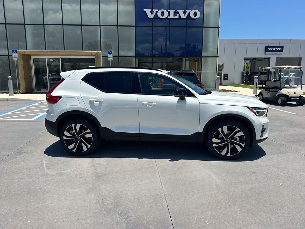 2026 Volvo XC40 B5 Plus