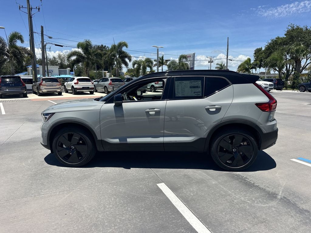2026 Volvo XC40 B5 Ultra Black Edition