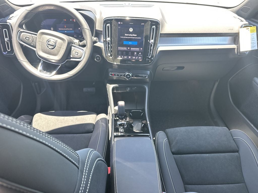 2026 Volvo XC40 B5 Ultra Black Edition