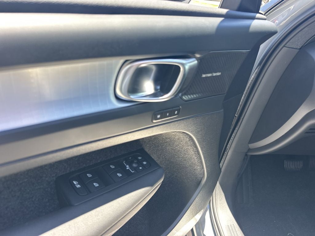2026 Volvo XC40 B5 Ultra Black Edition
