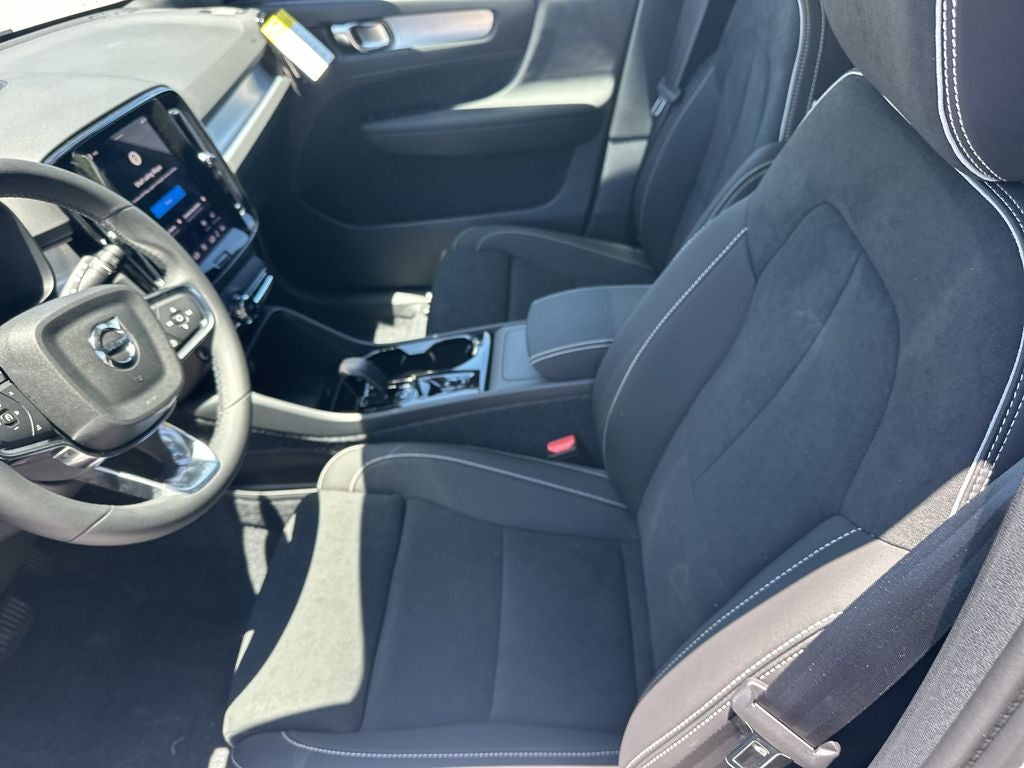 2026 Volvo XC40 B5 Ultra Black Edition