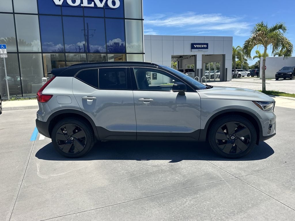 2026 Volvo XC40 B5 Ultra Black Edition