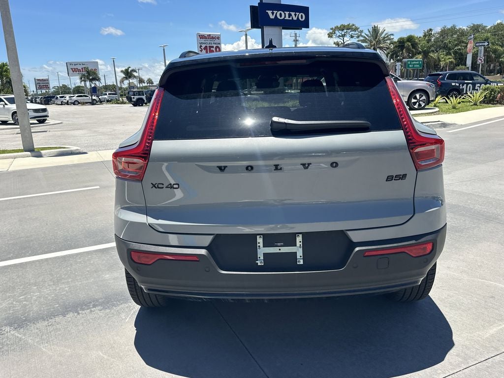 2026 Volvo XC40 B5 Ultra Black Edition
