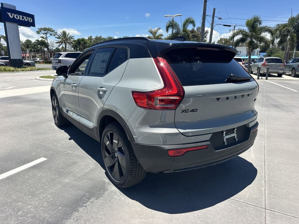 2026 Volvo XC40 B5 Ultra Black Edition