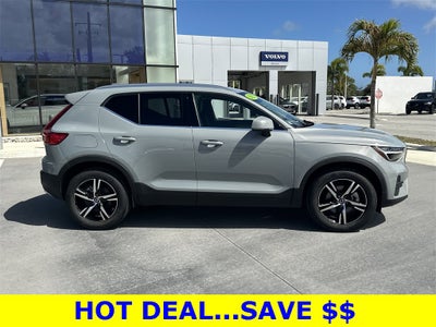 2025 Volvo XC40 B5 Core