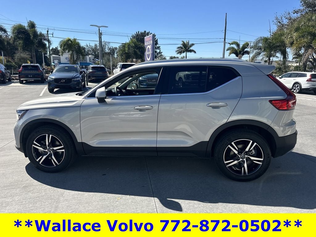2025 Volvo XC40 B5 Core