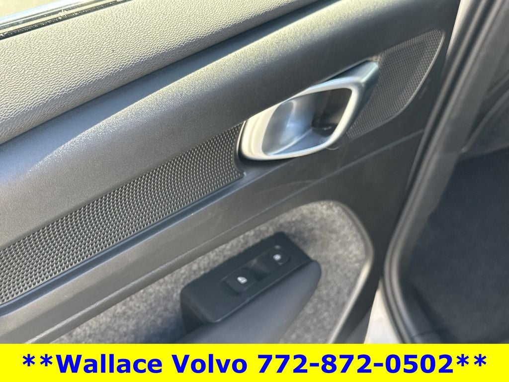 2025 Volvo XC40 B5 Core