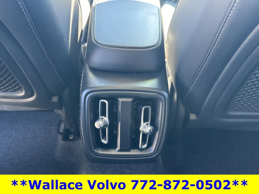 2025 Volvo XC40 B5 Core