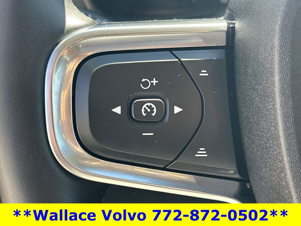 2025 Volvo XC40 B5 Core