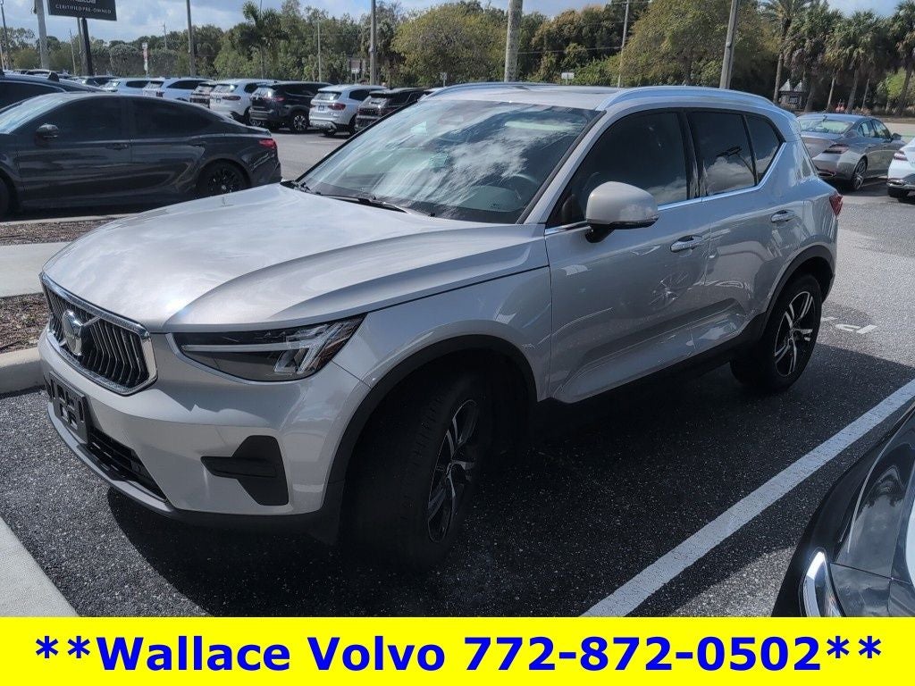 2025 Volvo XC40 B5 Core