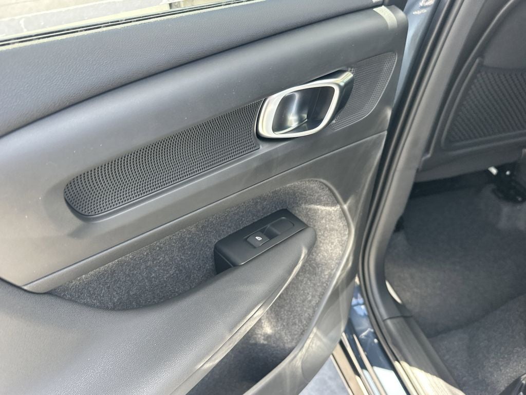 2026 Volvo XC40 B5 Core