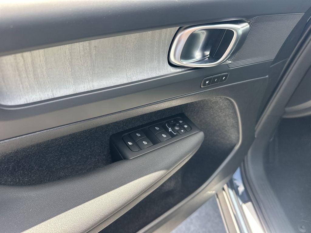 2026 Volvo XC40 B5 Core