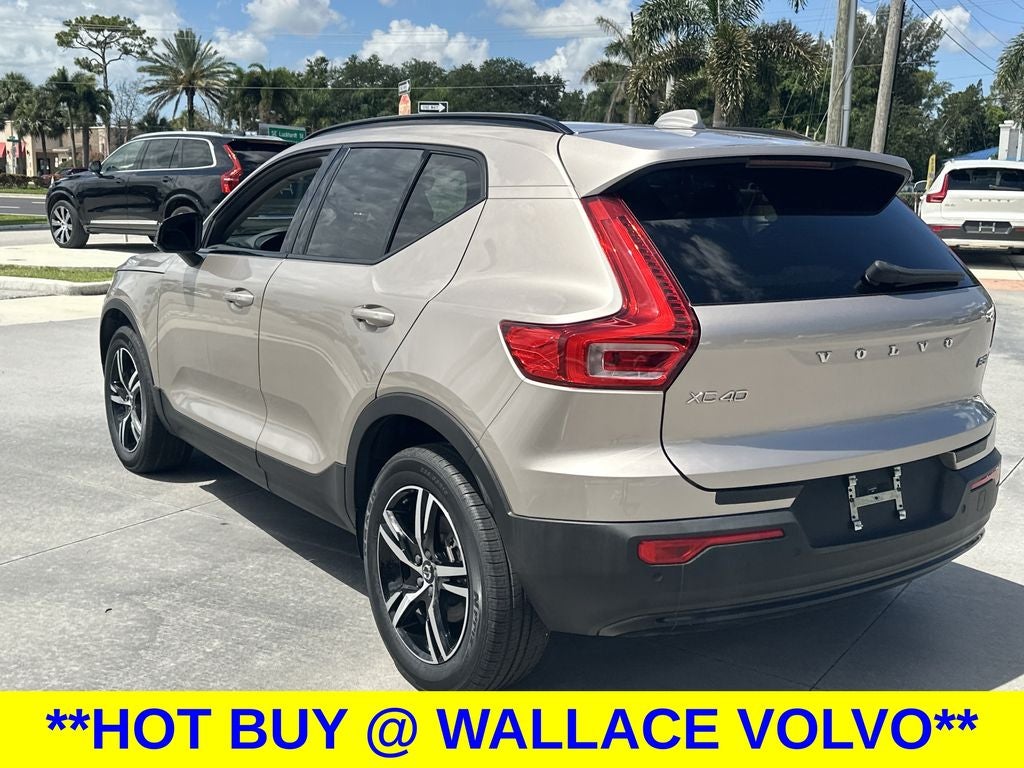 2024 Volvo XC40 B5 Core