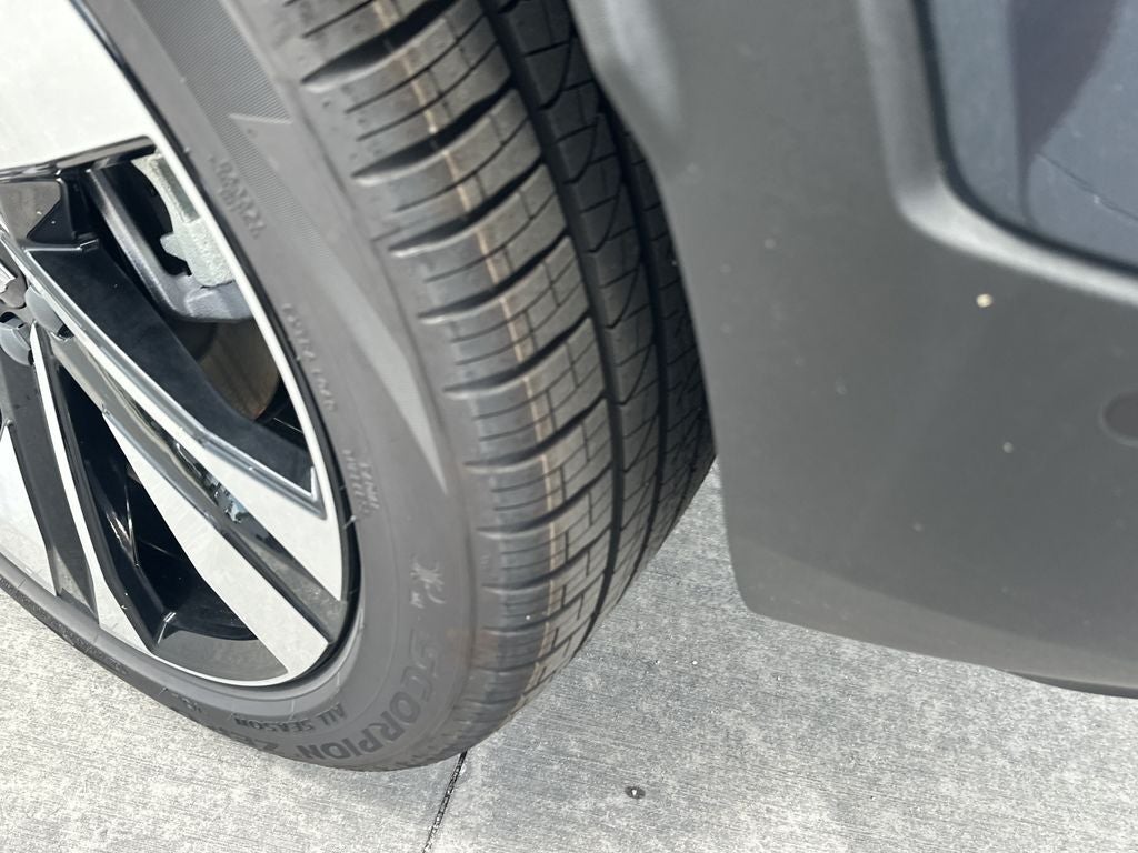 2026 Volvo XC40 B5 Ultra