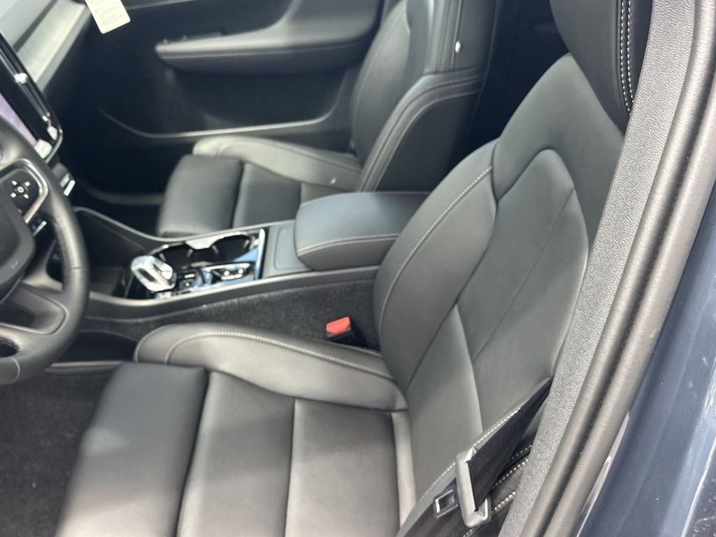 2026 Volvo XC40 B5 Ultra
