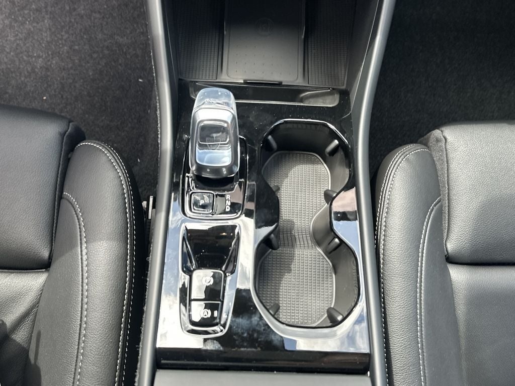 2026 Volvo XC40 B5 Ultra