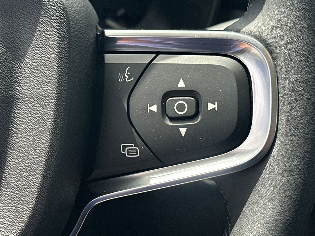 2026 Volvo XC40 B5 Ultra