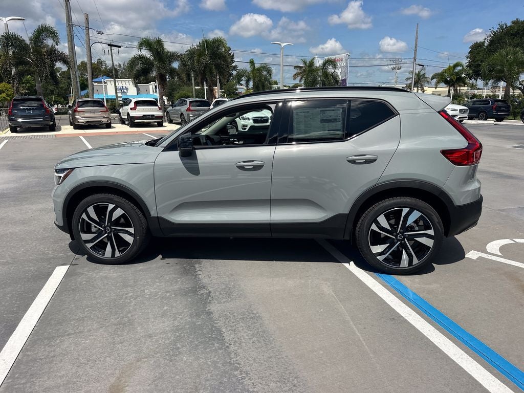 2026 Volvo XC40 B5 Ultra