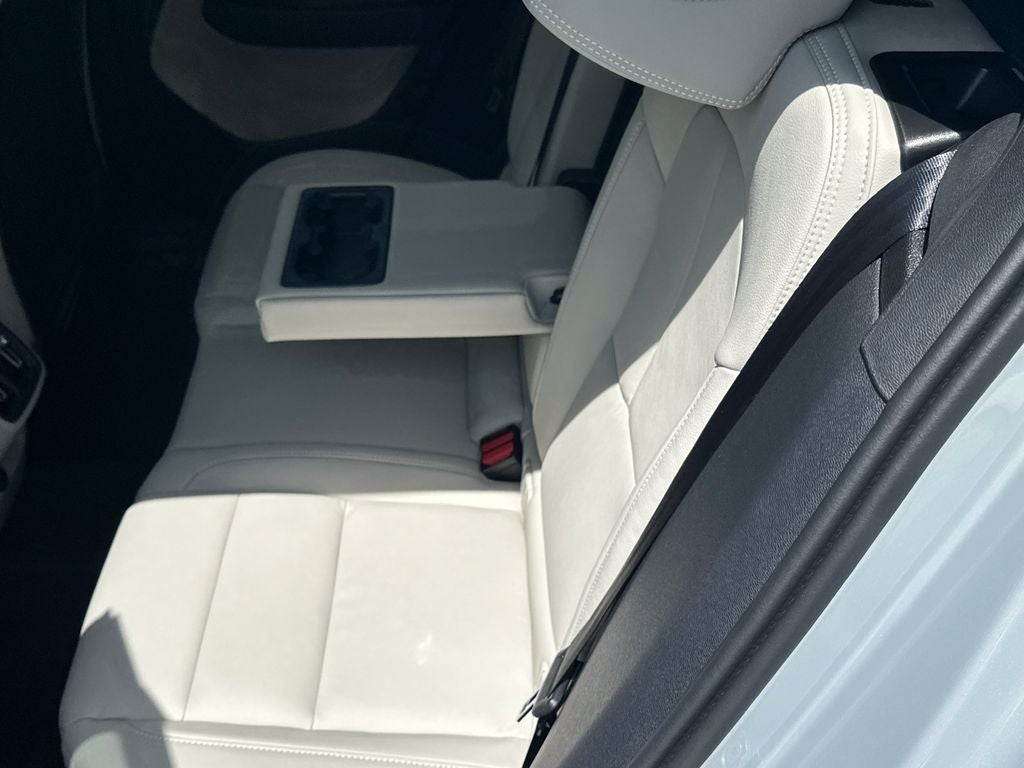 2026 Volvo XC40 B5 Ultra