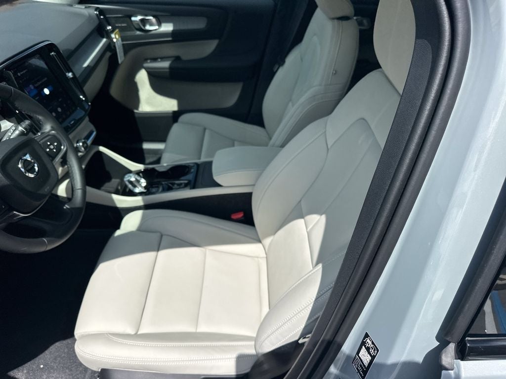 2026 Volvo XC40 B5 Ultra