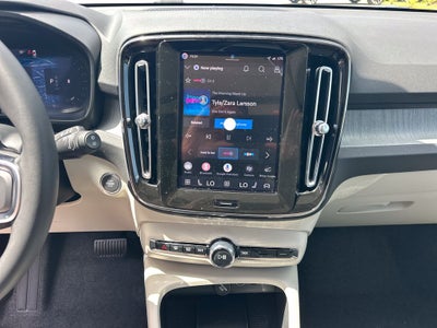 2026 Volvo XC40 B5 Ultra