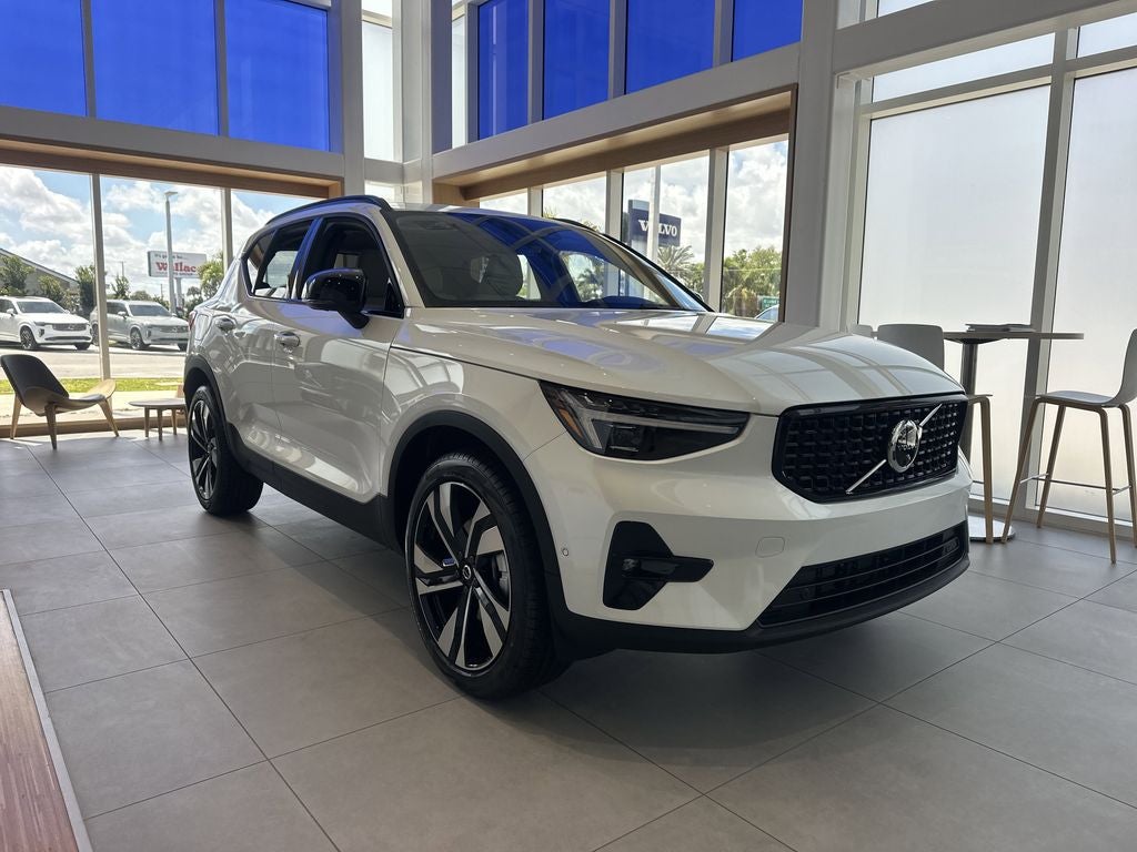 2026 Volvo XC40 B5 Ultra
