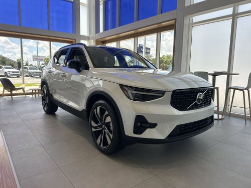 2026 Volvo XC40 B5 Ultra