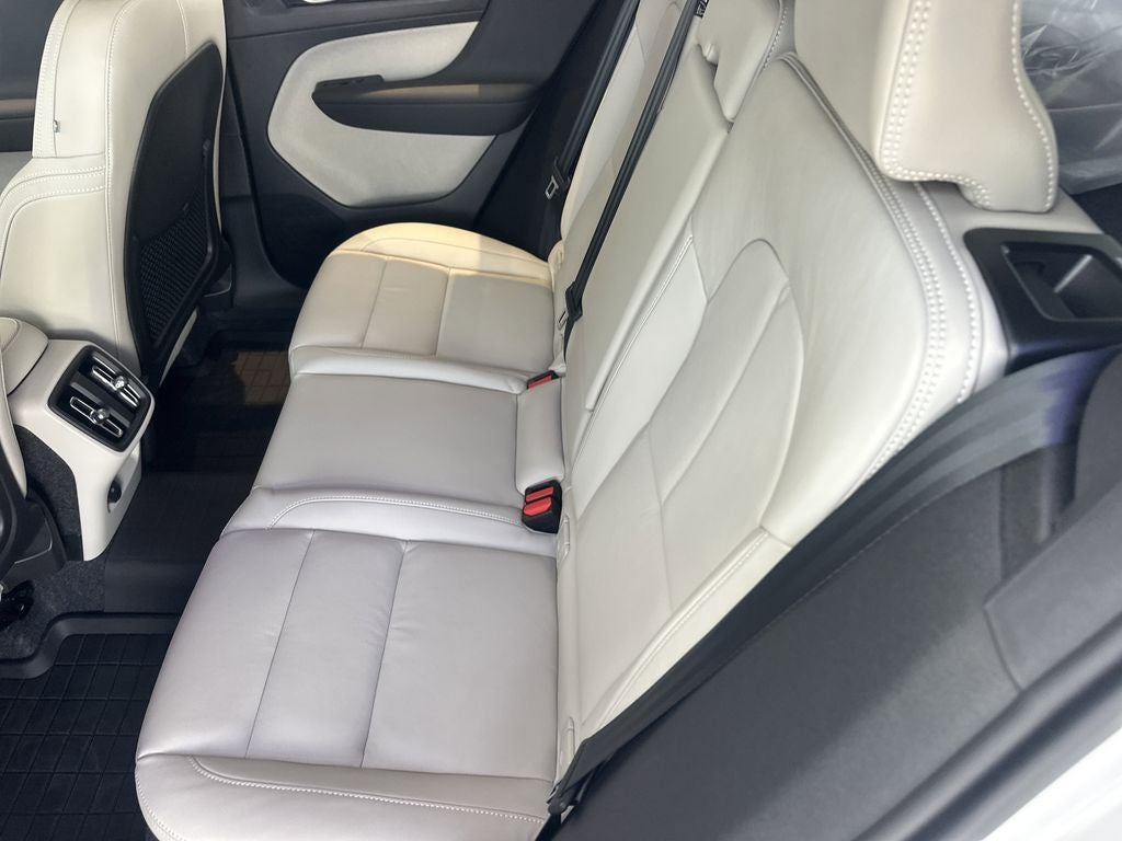 2026 Volvo XC40 B5 Ultra