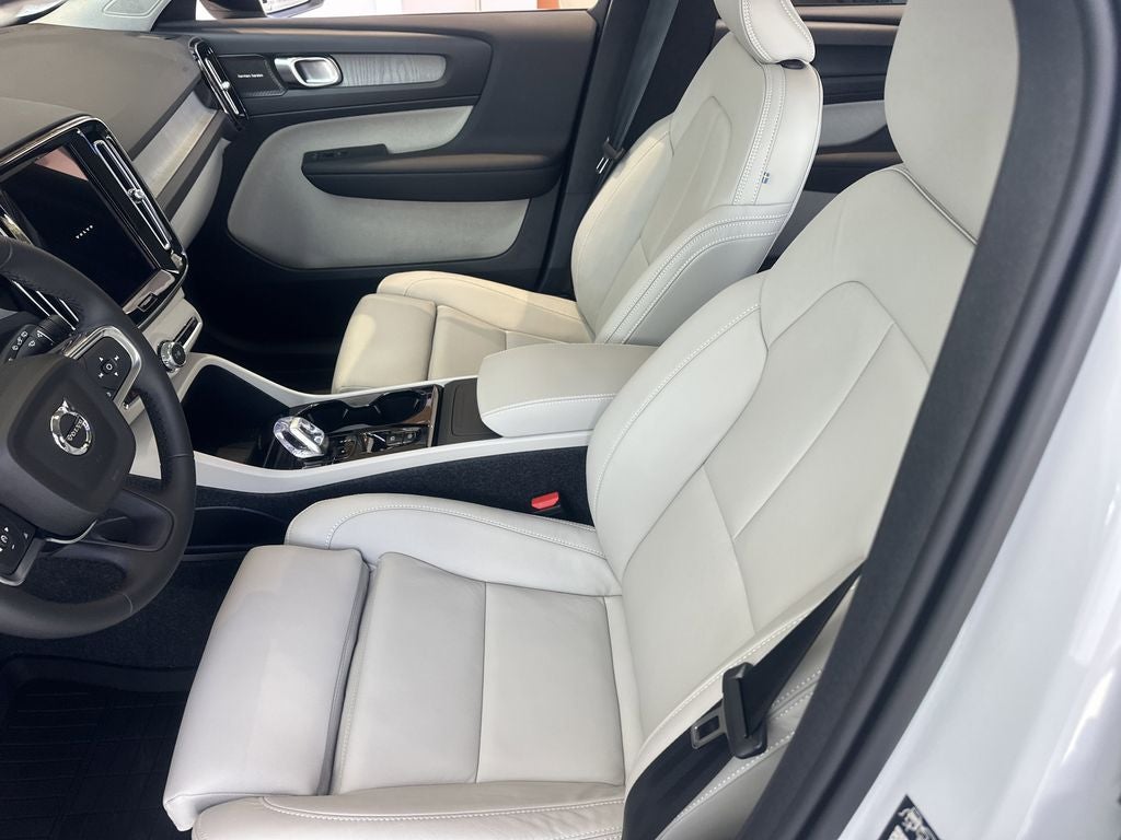 2026 Volvo XC40 B5 Ultra