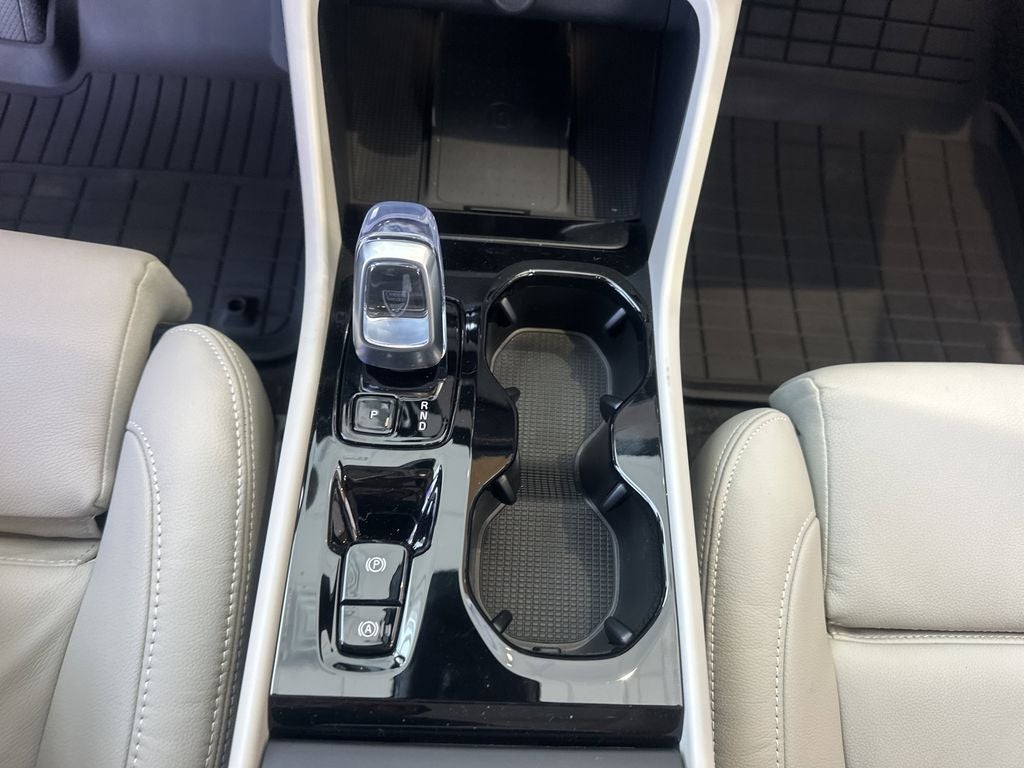 2026 Volvo XC40 B5 Ultra