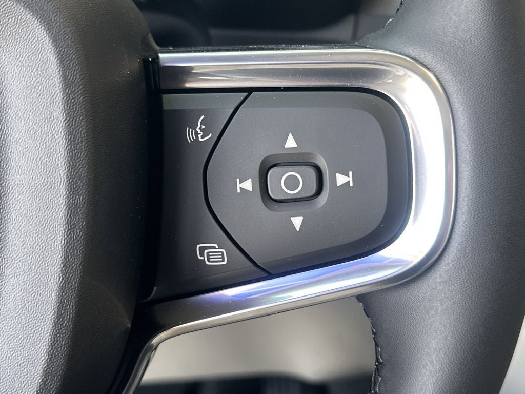 2026 Volvo XC40 B5 Ultra