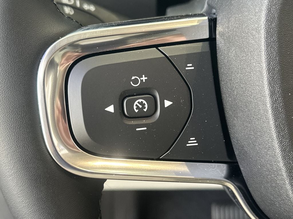 2026 Volvo XC40 B5 Ultra