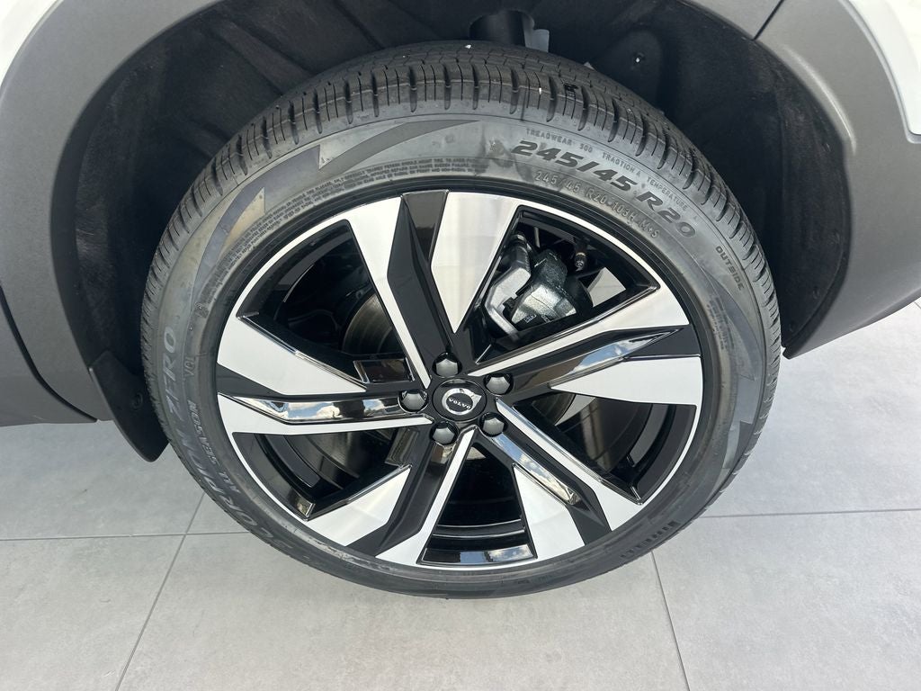 2026 Volvo XC40 B5 Ultra