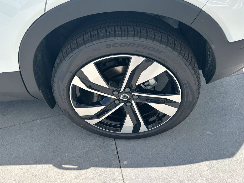 2026 Volvo XC40 B5 Ultra