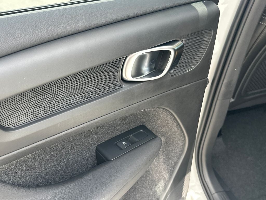 2026 Volvo XC40 B5 Ultra