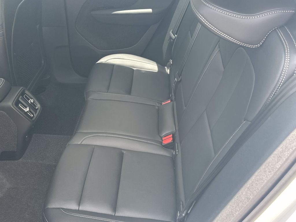 2026 Volvo XC40 B5 Ultra
